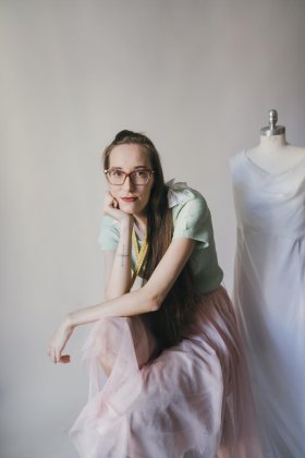 Laura Fichera nel suo atelier